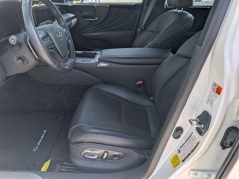 Used 2025 Lexus LS 500 w/ Accessory Package (Z1) RWD image 14
