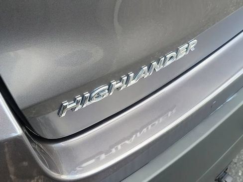 Used 2017 Toyota Highlander Limited Platinum FWD image 6