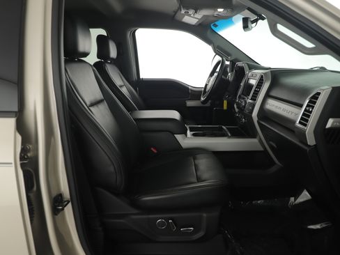 Used 2017 Ford F250 Lariat w/ Chrome Package image 15