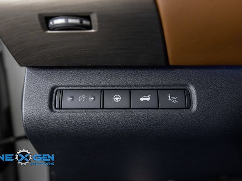Used 2022 Nissan Pathfinder Platinum AWD/4WD image 13