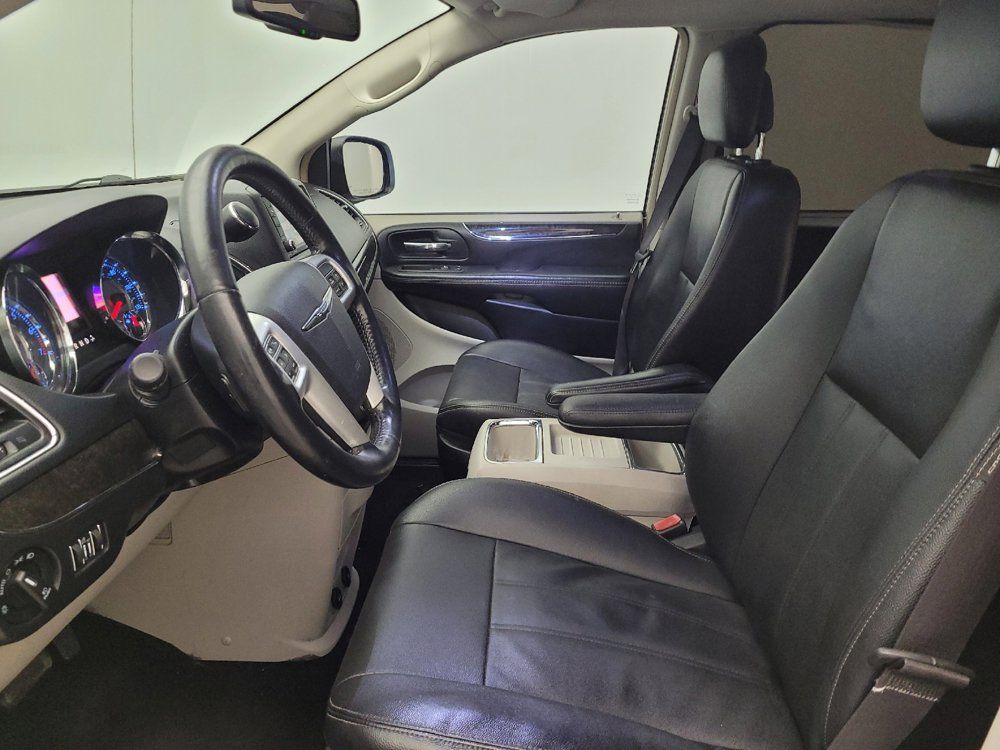Used 2016 Chrysler Town & Country Touring w/ Driver Convenience Group FWD image 17