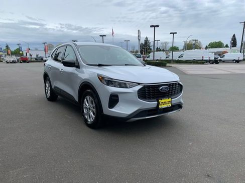 Certified 2025 Ford Escape Active AWD/4WD image 9