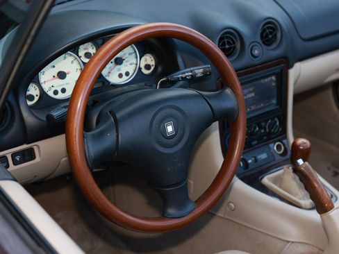 Used 2000 MAZDA MX-5 Miata RWD image 22