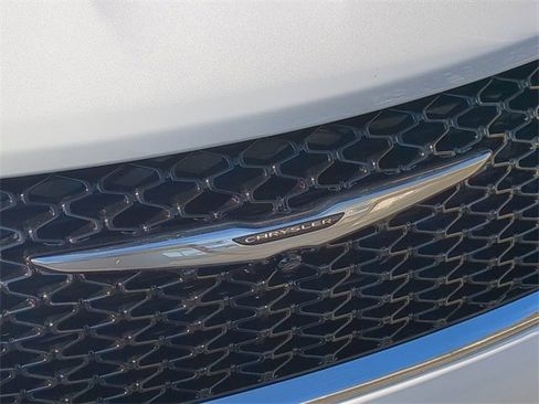 New 2026 Chrysler Pacifica Limited w/ Uconnect Theater Family Group image 13