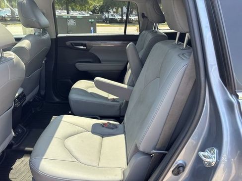Used 2021 Toyota Highlander Platinum AWD/4WD image 18