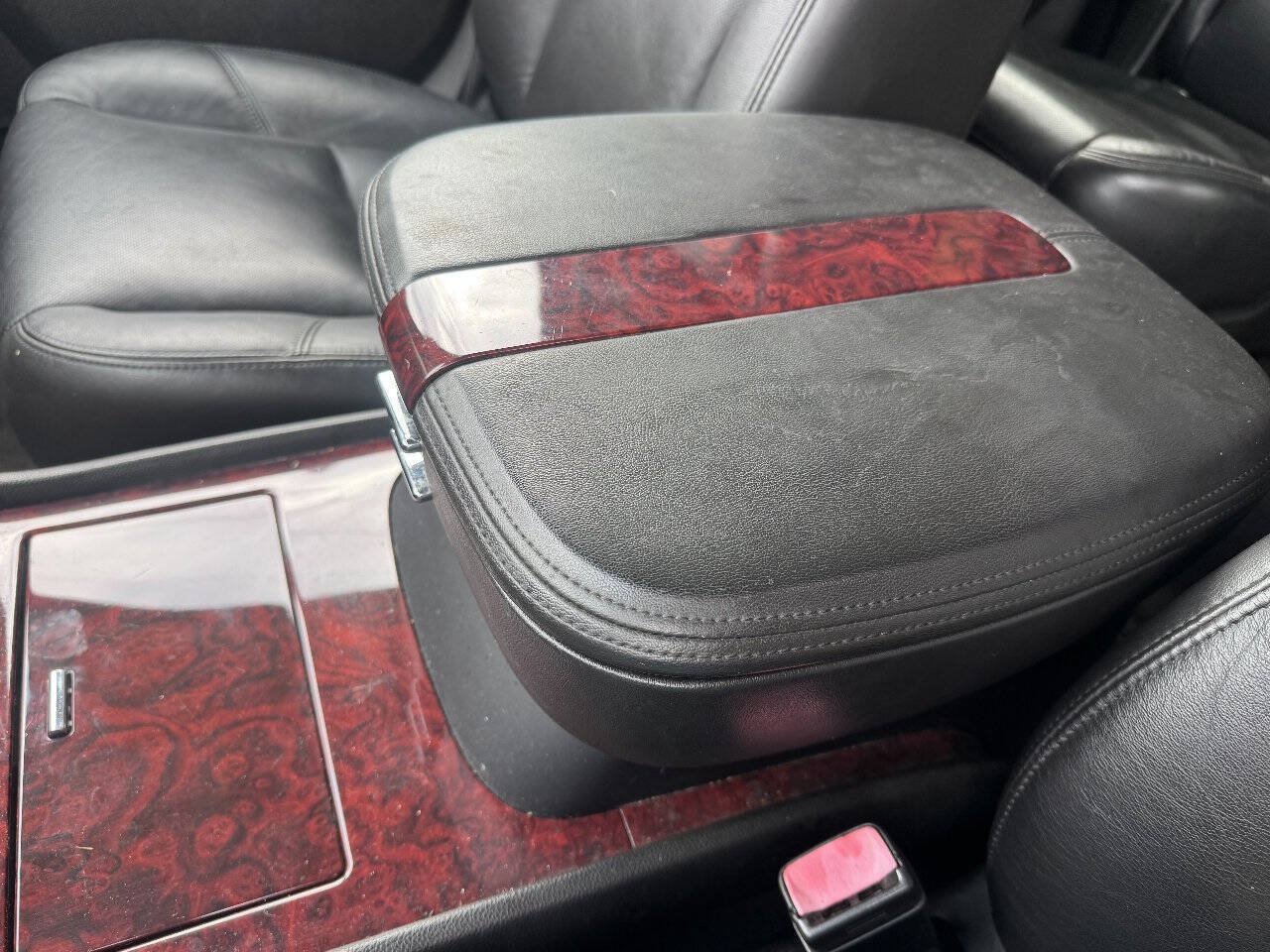 Used 2011 Cadillac Escalade ESV AWD w/ Livery Package image 23