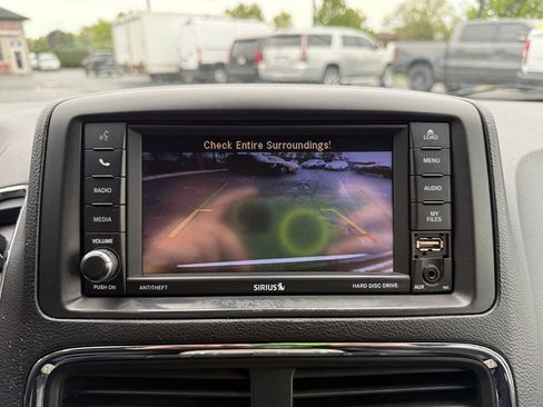 Used 2019 Dodge Grand Caravan SXT FWD image 15