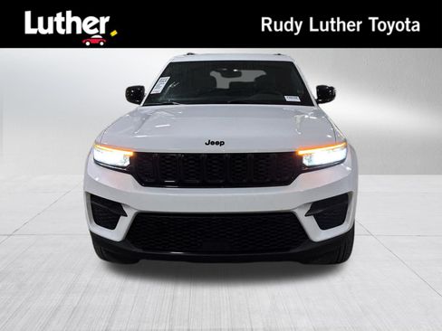 Used 2024 Jeep Grand Cherokee Altitude AWD/4WD image 1