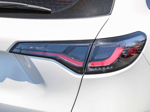 Used 2024 Honda HR-V LX image 9