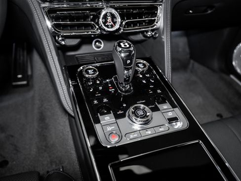 Used 2024 Bentley Flying Spur W12 image 44