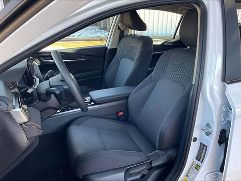 Used 2025 Toyota Camry LE image 6