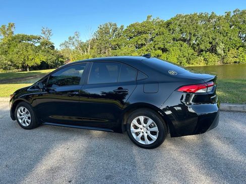 Used 2025 Toyota Corolla LE FWD image 4
