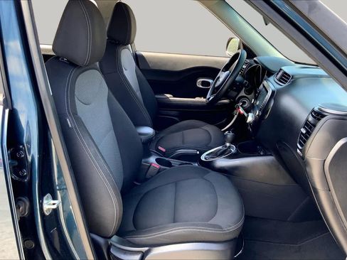 Used 2018 Kia Soul + FWD image 9