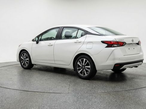 Used 2025 Nissan Versa SV image 6