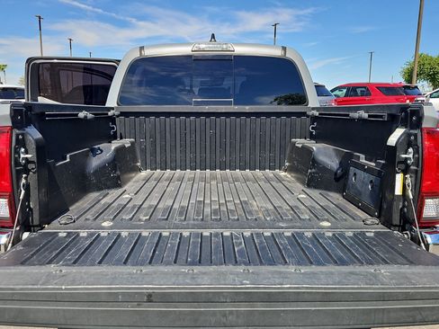 Used 2021 Toyota Tacoma SR5 RWD image 7