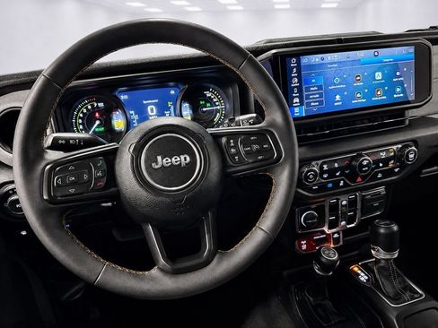 Used 2024 Jeep Wrangler Unlimited AWD/4WD image 22