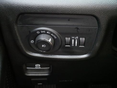Used 2025 Jeep Grand Cherokee L Limited w/ Black Appearance Package AWD/4WD image 27