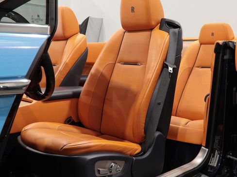Used 2017 Rolls-Royce Dawn image 31
