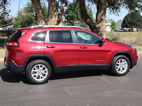 Used 2014 Jeep Cherokee Latitude w/ Comfort/Convenience Group AWD/4WD image 4