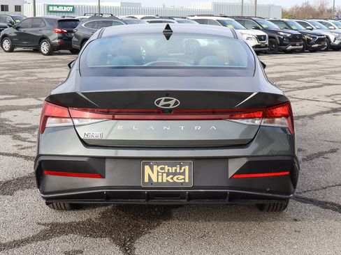 Used 2024 Hyundai Elantra SEL image 5