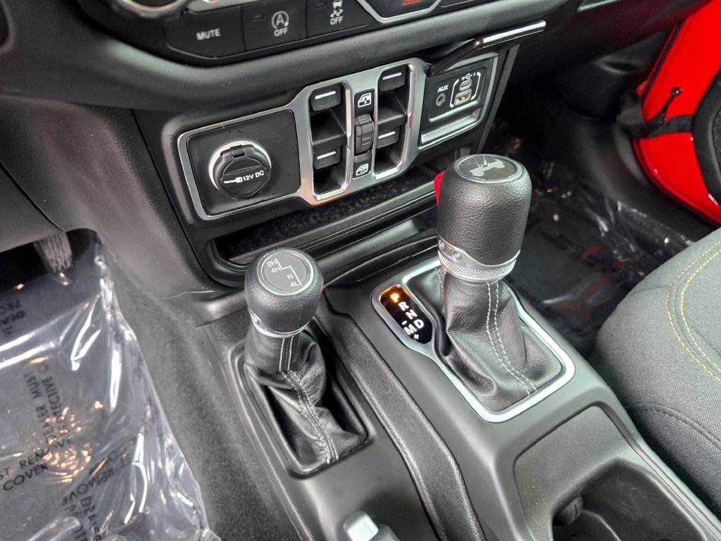 Used 2026 Jeep Wrangler Unlimited Sahara AWD/4WD image 25