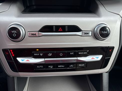 Used 2023 Ford Explorer XLT image 16