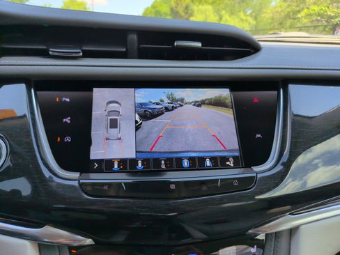 Used 2020 Cadillac XT6 Premium Luxury image 19