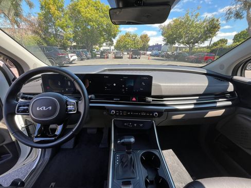 Used 2026 Kia Carnival FWD image 31