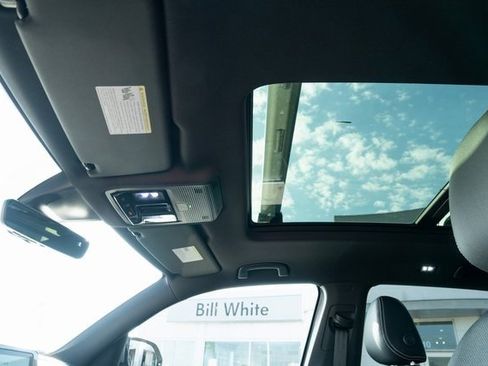 New 2026 Volkswagen Atlas Cross Sport SE image 18