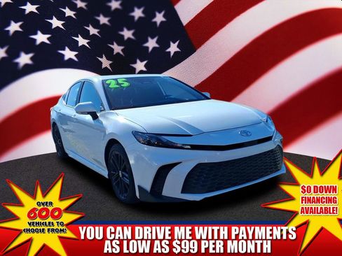 Certified 2025 Toyota Camry SE image 1