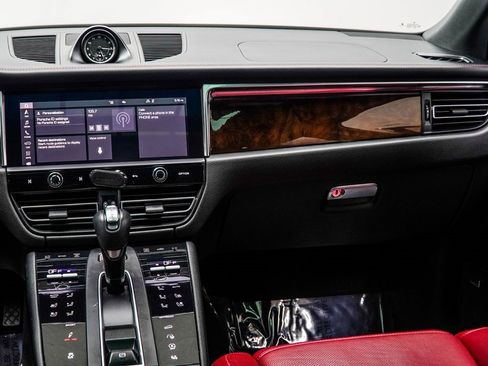 Used 2022 Porsche Macan S w/ Premium Package Plus image 22