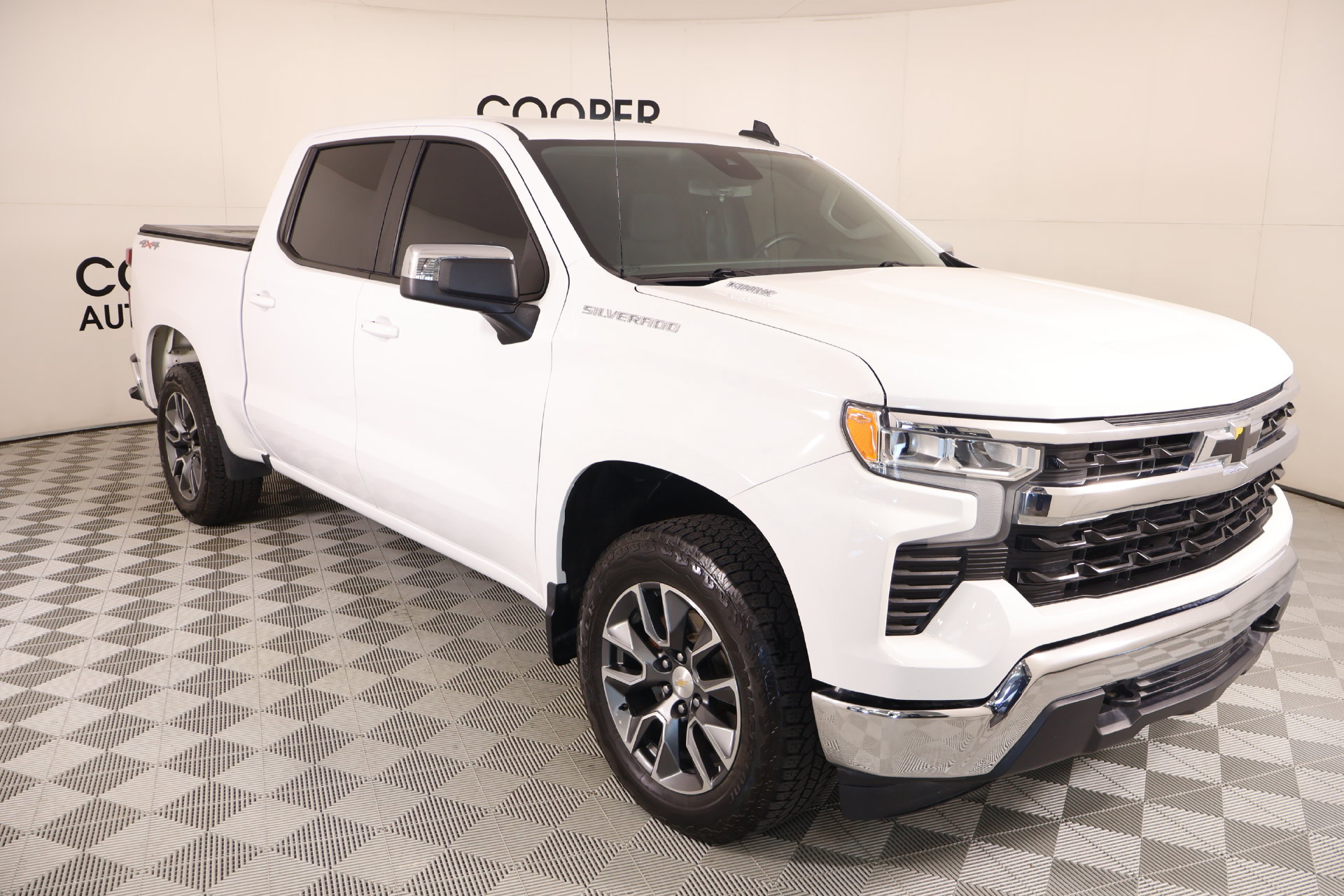 Used 2024 Chevrolet Silverado 1500 LT AWD/4WD image 1