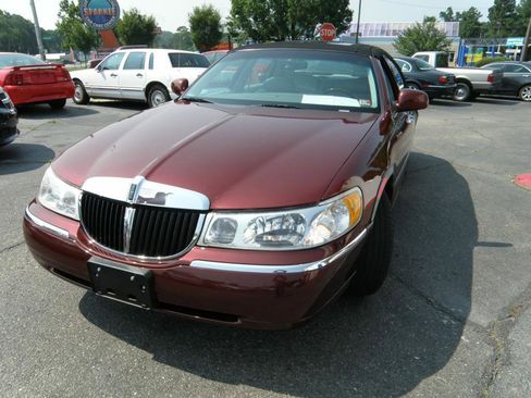 Used 2000 Lincoln Town Car Cartier image 6