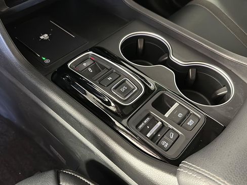 Used 2024 Honda Pilot Touring image 20