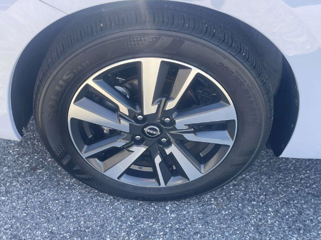 Used 2025 Nissan Versa SV w/ Trunk Package FWD image 11