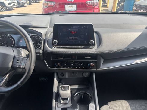 Used 2025 Nissan Rogue SV AWD/4WD image 17