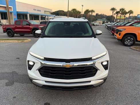 Used 2024 Chevrolet TrailBlazer LT w/ Driver Confidence Package image 2