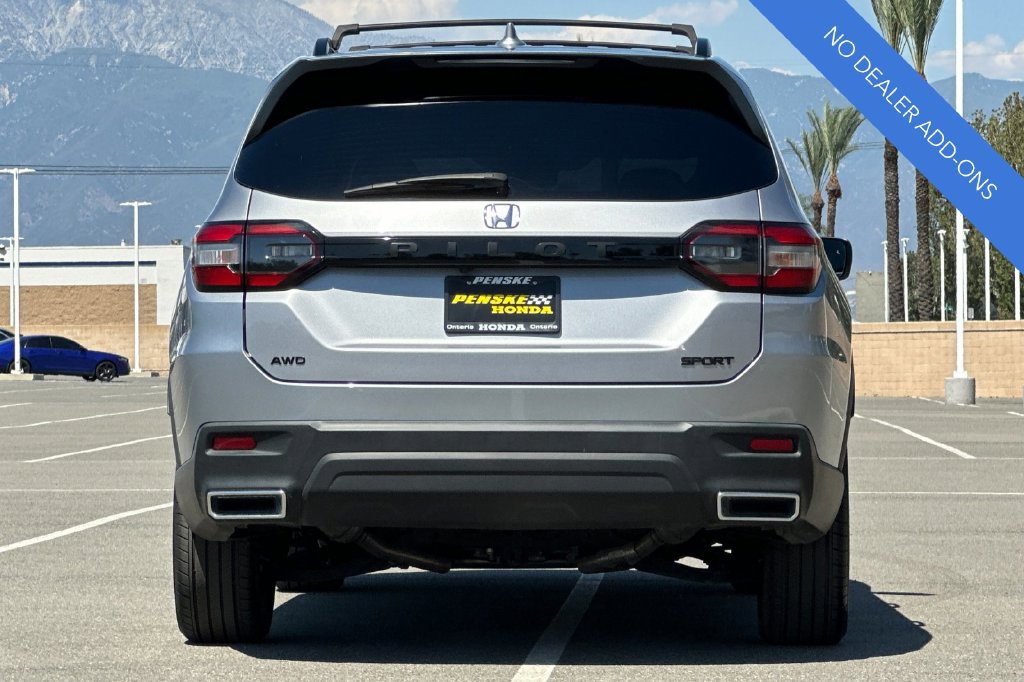 Used 2025 Honda Pilot Sport image 5