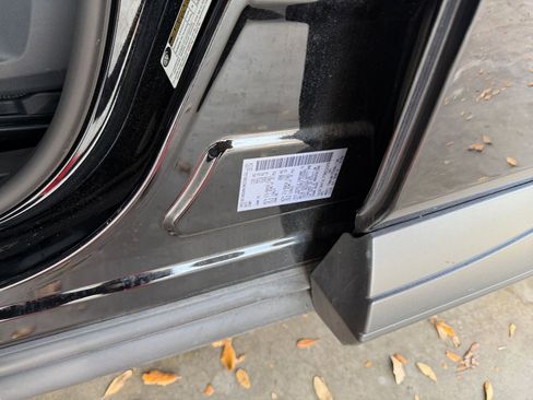 Used 2025 Nissan Rogue SV image 31