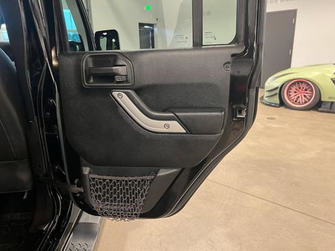 Used 2017 Jeep Wrangler Unlimited Sahara w/ Max Tow Package AWD/4WD image 29