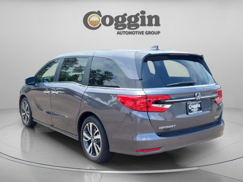 Used 2024 Honda Odyssey Touring image 3