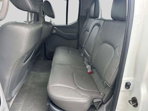 Used 2013 Nissan Frontier SL w/ Moonroof Pkg AWD/4WD image 18