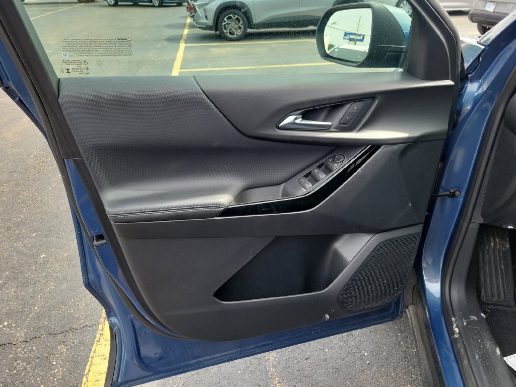 Used 2025 Chevrolet Equinox LT w/ Safety and Technology Package FWD image 19