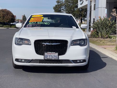 Used 2019 Chrysler 300 S image 4