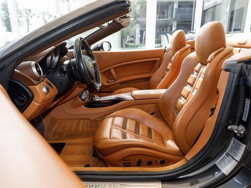 Used 2010 Ferrari California image 25