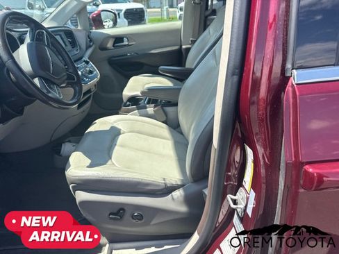 Used 2017 Chrysler Pacifica Touring-L FWD image 20
