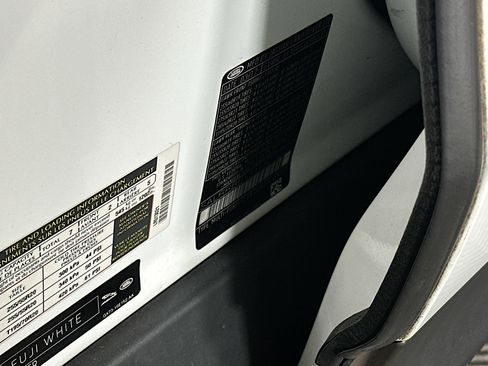 Used 2017 Land Rover Discovery HSE AWD/4WD image 12