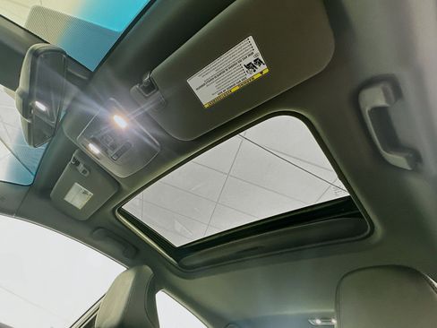 Used 2022 Toyota Avalon XLE w/ Moonroof Package image 26