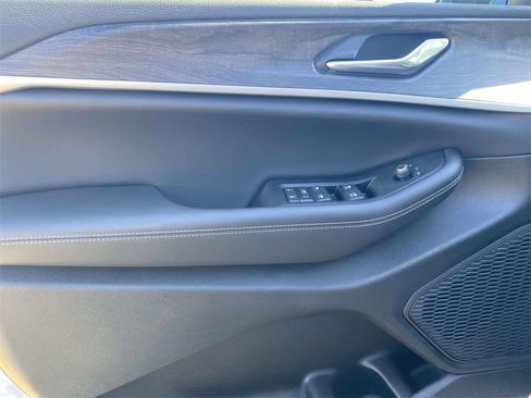 New 2026 Jeep Grand Cherokee Altitude image 12