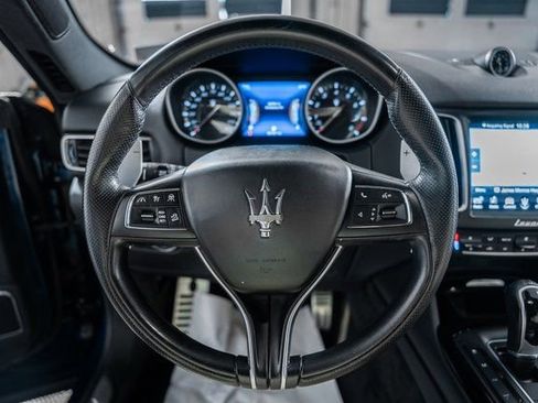 Used 2018 Maserati Levante S GranSport image 29